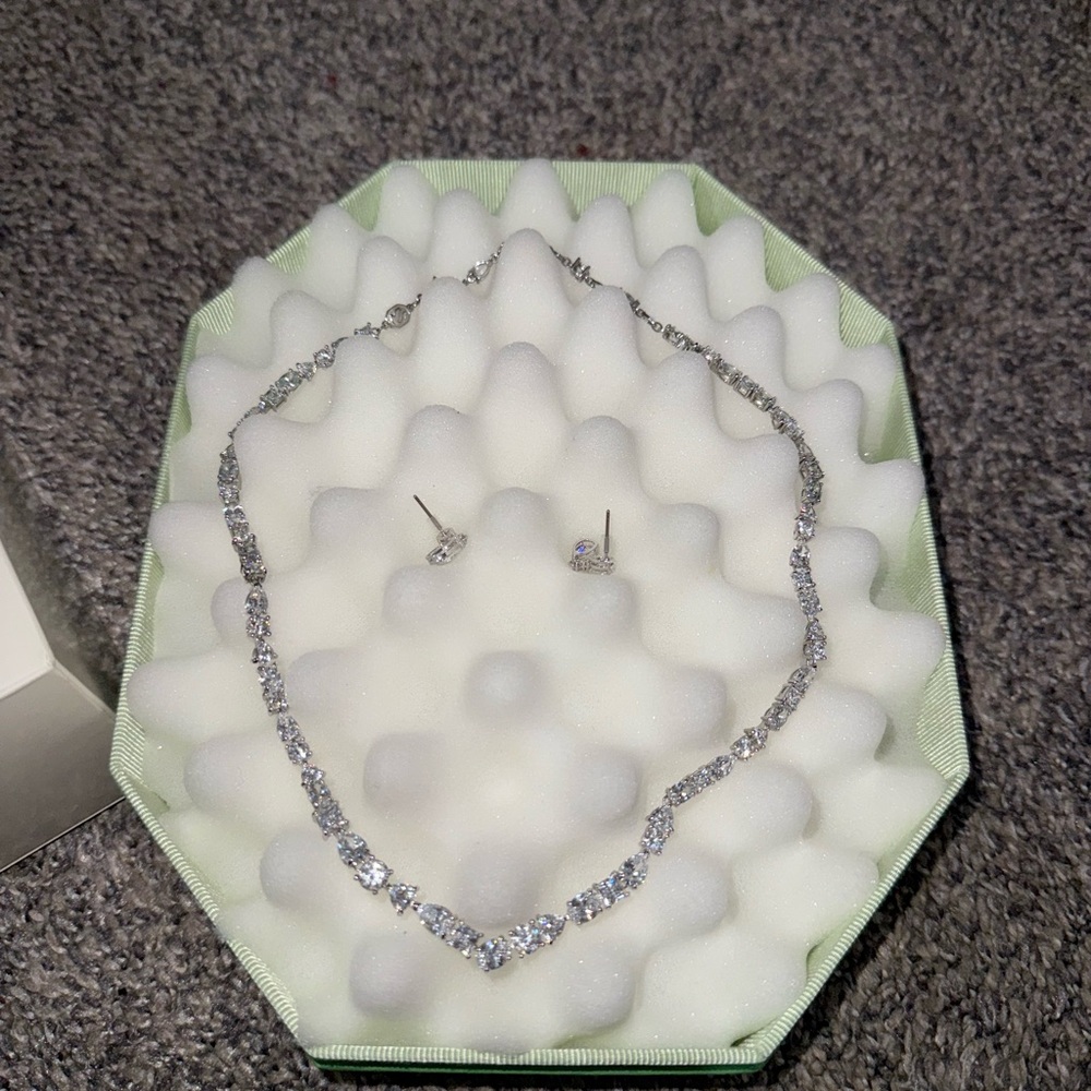 Swarovski Mesmera set
Mixed cuts, White, Rhodium plated